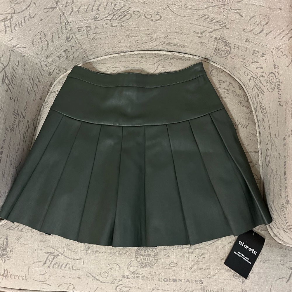 NWT storets ellen pleather pleated skirt khaki